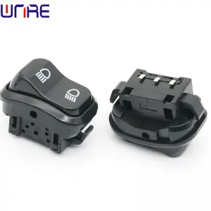 The motorcyclist turns the headlights left and right by pressing the button on the boat-shaped switch