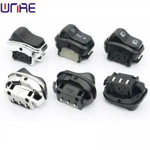 The motorcyclist turns the headlights left and right by pressing the button on the boat-shaped switch